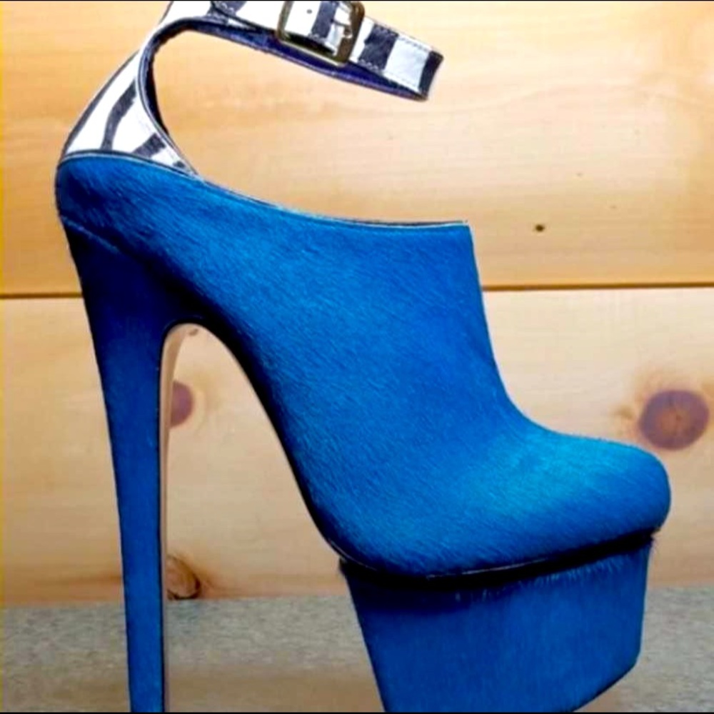 London Trash Wynne Wicked Teal Blue Zebra 6.75" High Heel Platform Shoes - US 9